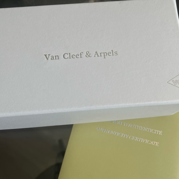 SILVER CLOVER BRACELET. - Picture 5 of 6